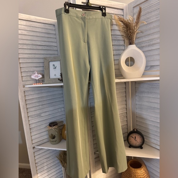 Elegant Green Women's Pants - Picture 8 of 8